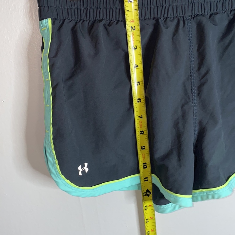 🎱Under Armour athletic shorts! - Picture 3 of 8